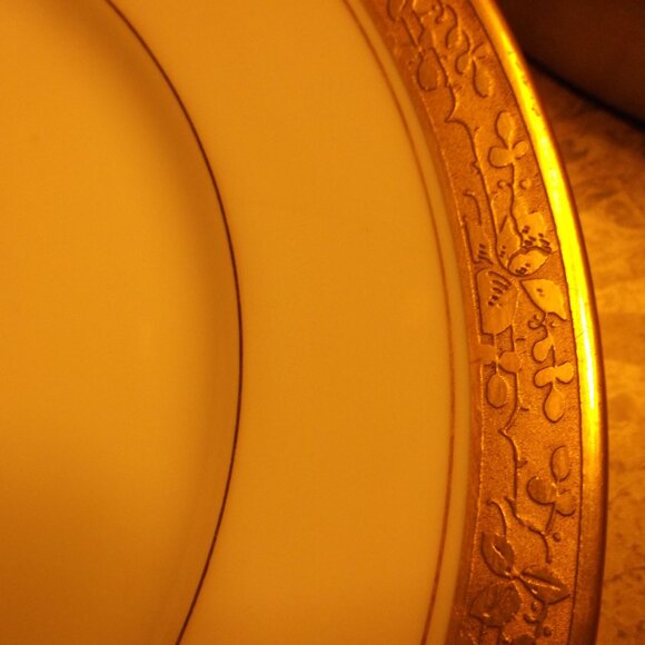 Vintage Hutschenreuther Selb LHS Plates – 7.25” – Gold Leaf Design – Set of 4 - Picture 7 of 9